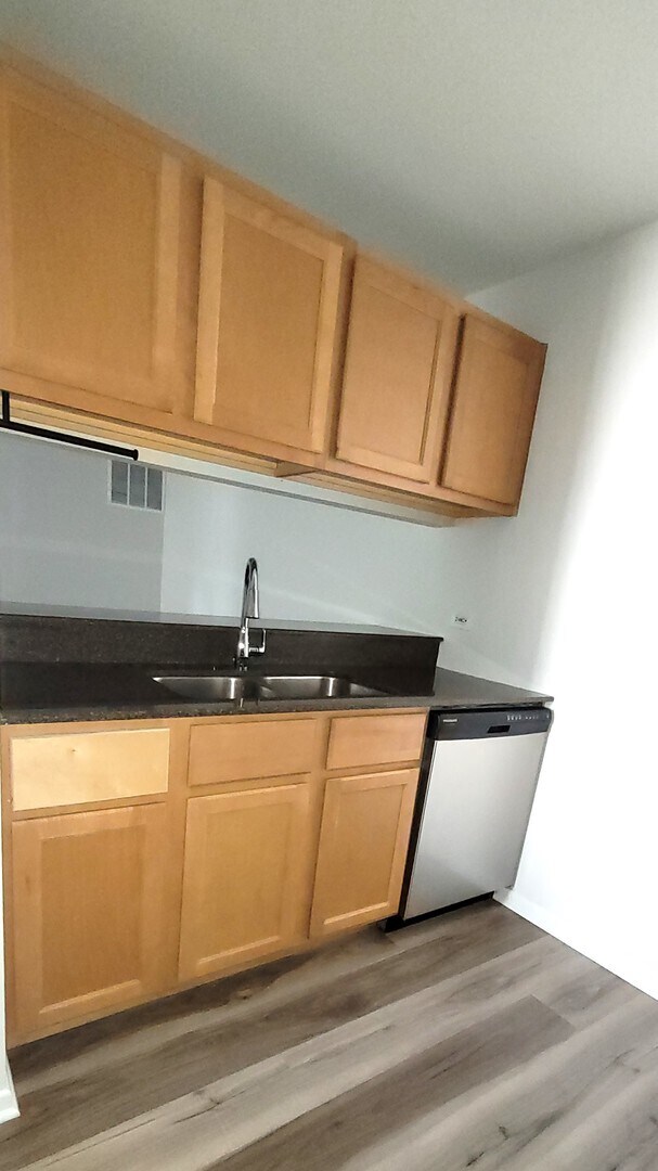 Building Photo - 43 Orchard Terrace