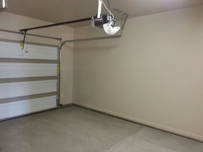 Building Photo - Millcreek Springs Townhome