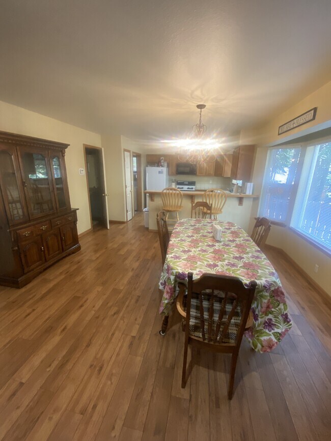 Building Photo - 1728 Mohican Dr