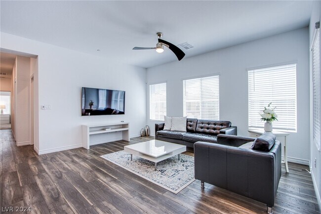 Building Photo - 226 Callen Falls Ave