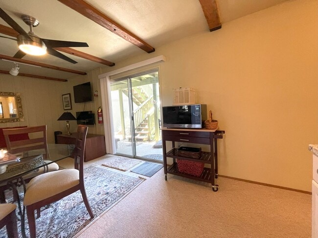 Building Photo - Cozy Apartment-All utilities paid in Lake ...