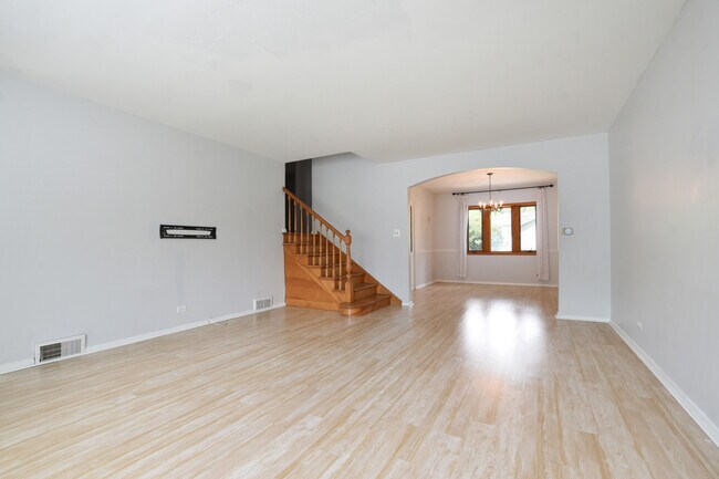 Building Photo - 330 S Peck Ave