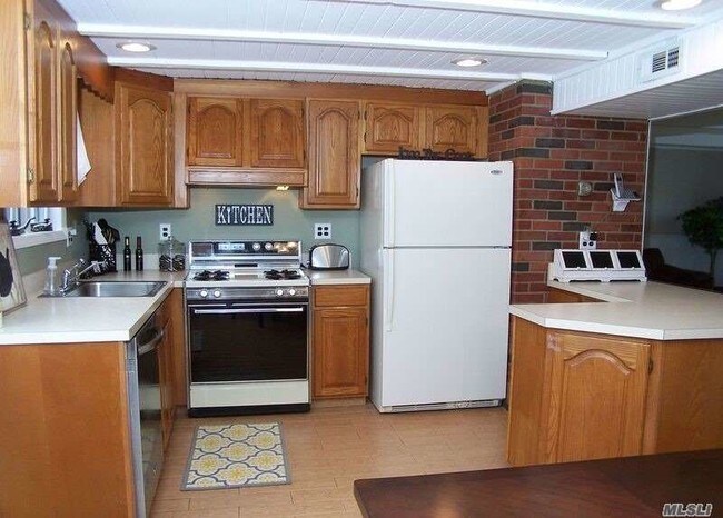 Foto del edificio - 10 Mayflower Ln