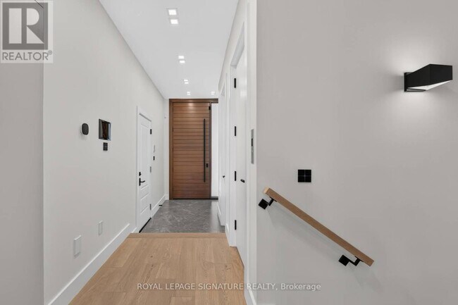 Building Photo - 156 Snowdon Ave