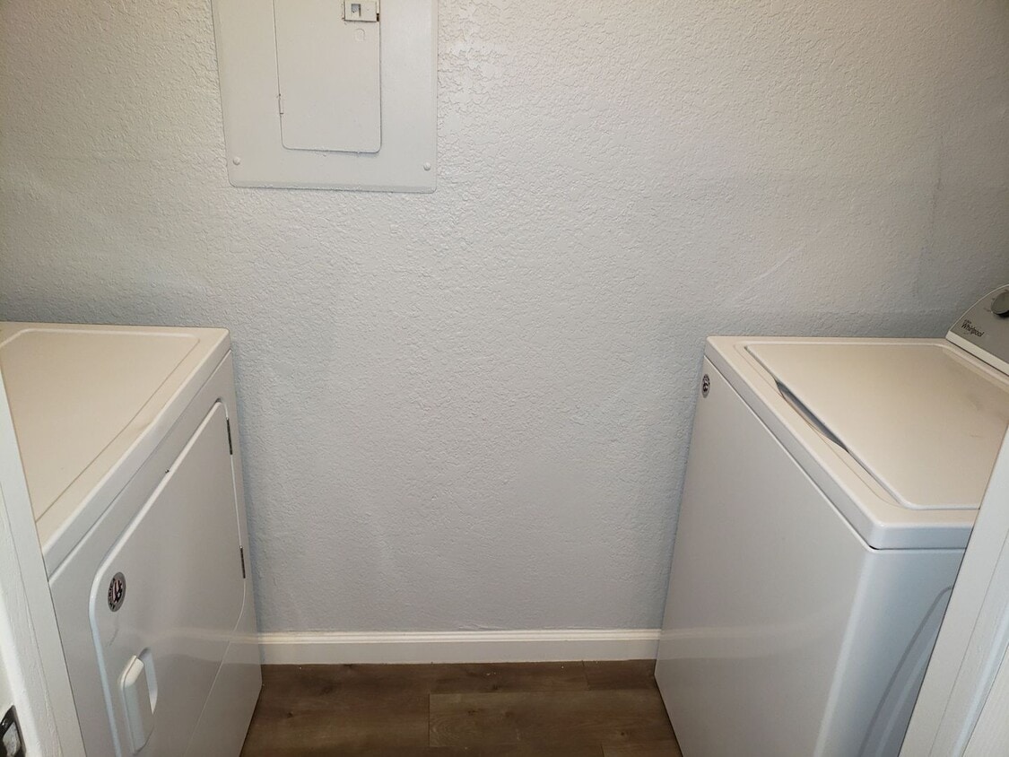 Building Photo - 230 Mission Newport Ln