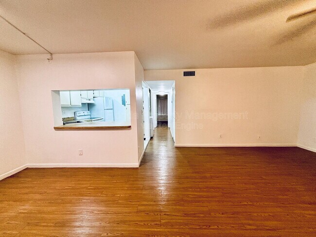 Foto del edificio - 8211 Sun Spring Cir