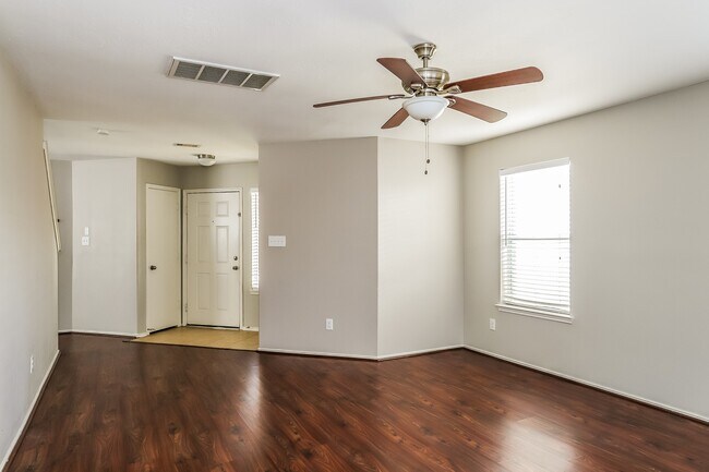 Foto del edificio - 2110 Nichole Woods Dr