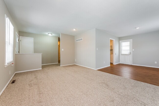 Foto del edificio - Spacious 3 bdrm home!