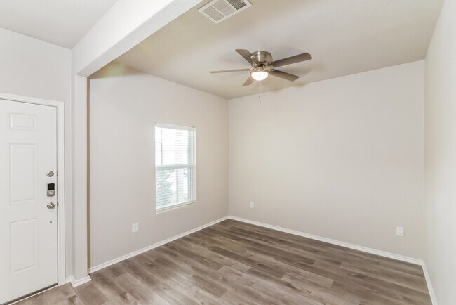 Building Photo - 15210 Pandion Dr
