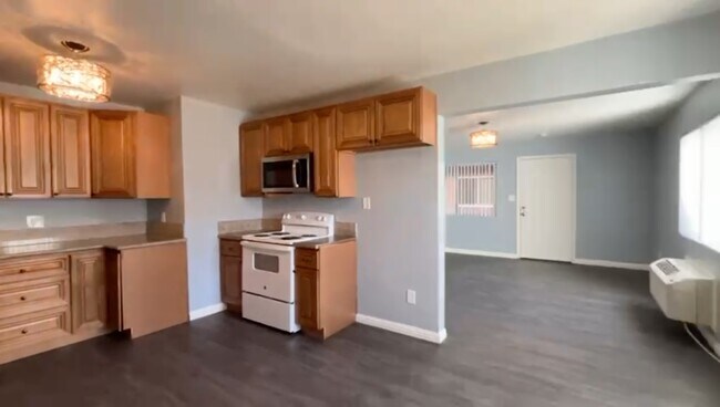 Foto del edificio - 1539 Pumalo St E