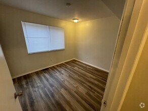 Building Photo - 9910 Broadmoor Dr