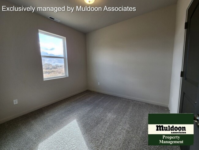 Foto del edificio - Available now! New Duplex Home in Pueblo West!