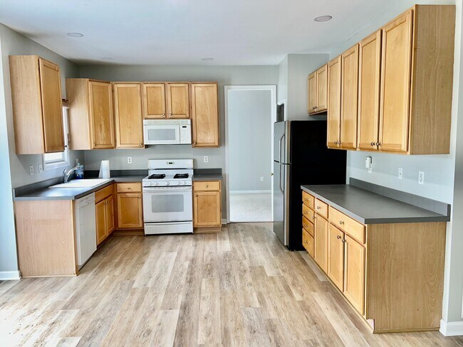 Building Photo - 8751 Roundhouse Cir