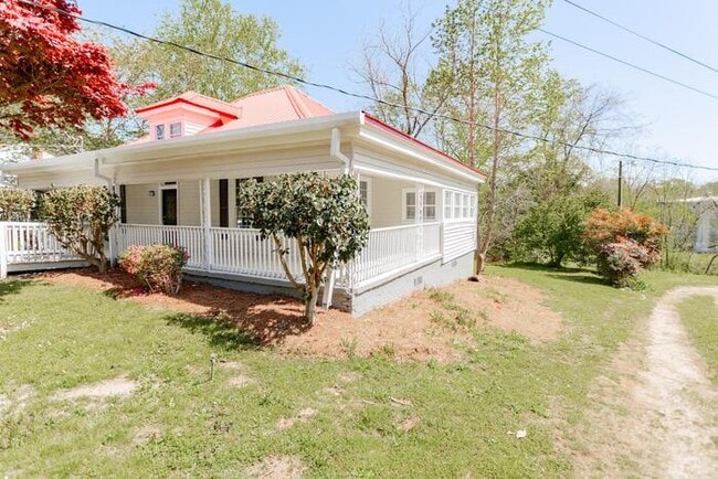 Building Photo - 815 Forrest Ave