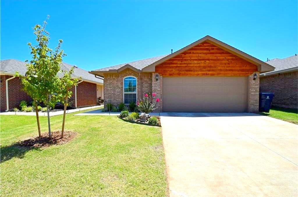 Foto principal - 2324 NW 199th St