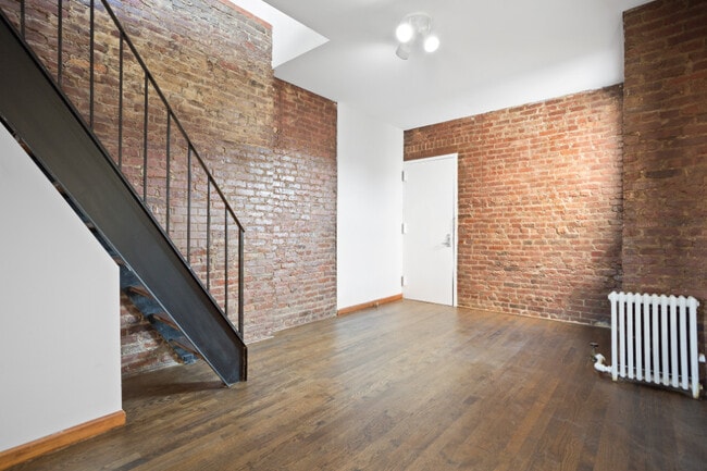 Building Photo - 410 E 13th St