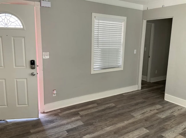 Foto del edificio - 431 Iris Rd