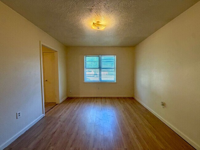 Foto del edificio - 5043 Inwood Dr