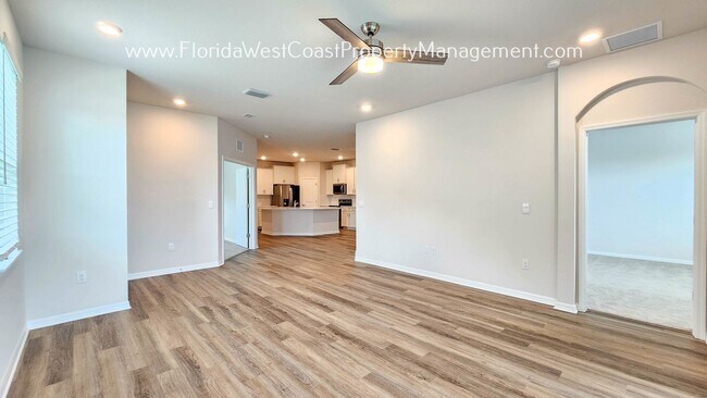 Foto del edificio - BRAND NEW! OUTSTANDING 3 BED/2 BATH VILLA ...