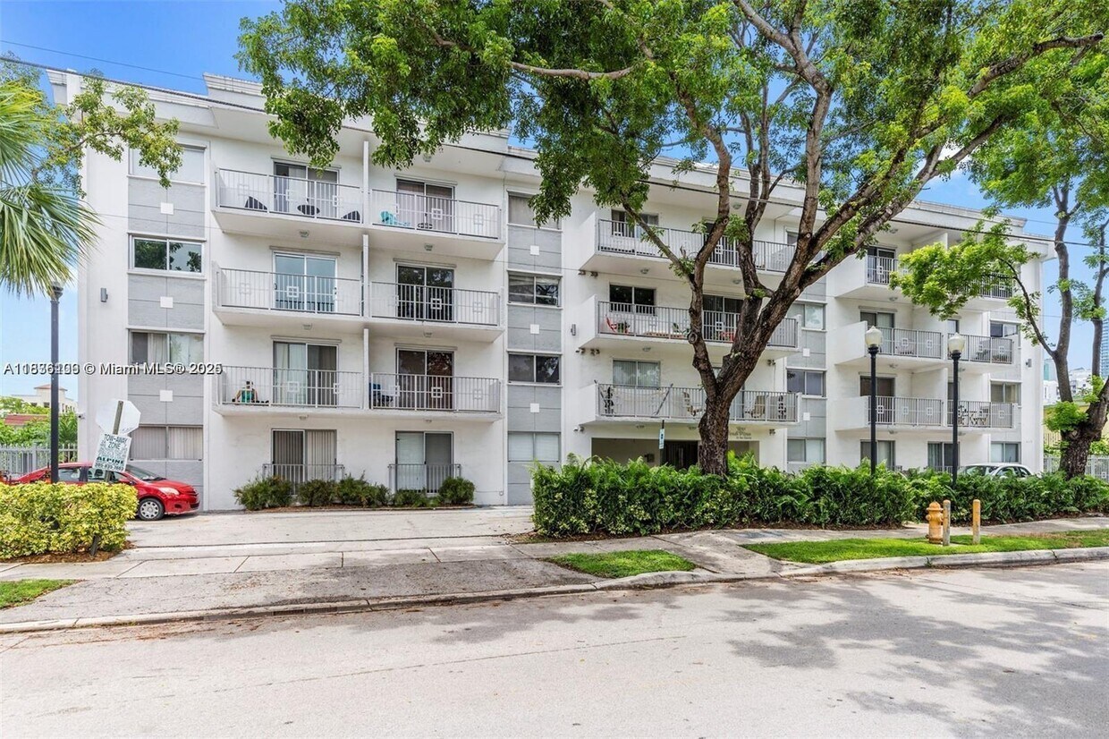Foto principal - 445 SW 11th St