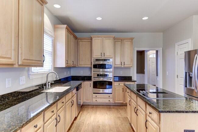 Building Photo - 220 Heathstone Cir