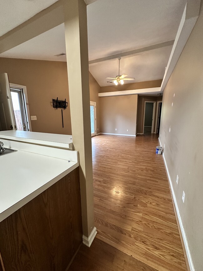 Building Photo - 499 Sivley Rd