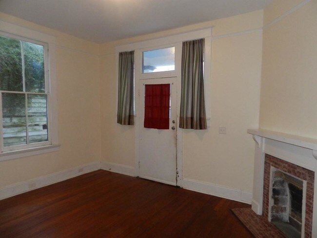 Building Photo - 4323 Burgundy St