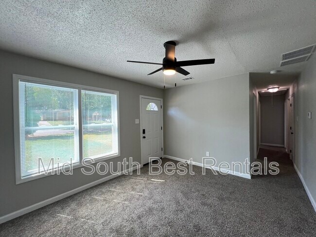 Building Photo - 4976 Vickie Dr