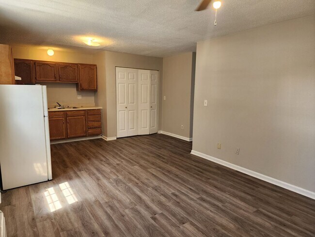 Foto del edificio - 1160 E 8th St