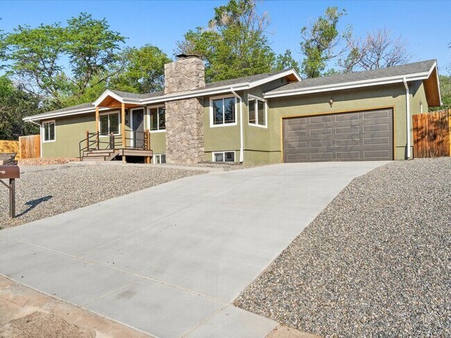 Building Photo - 1006 Zodiac Dr