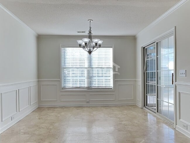 Building Photo - 11 Lake Linden Ct