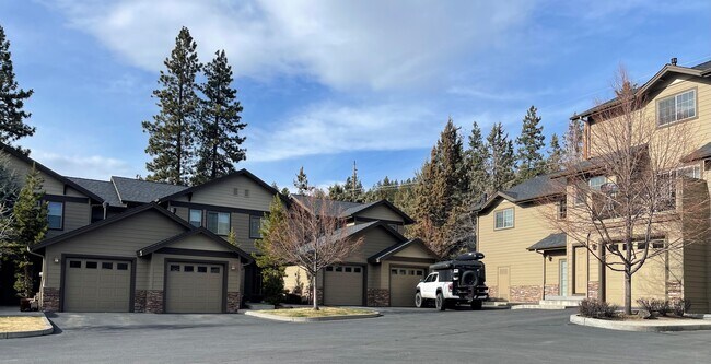 Foto del edificio - 1874 NW Monterey Pines Dr