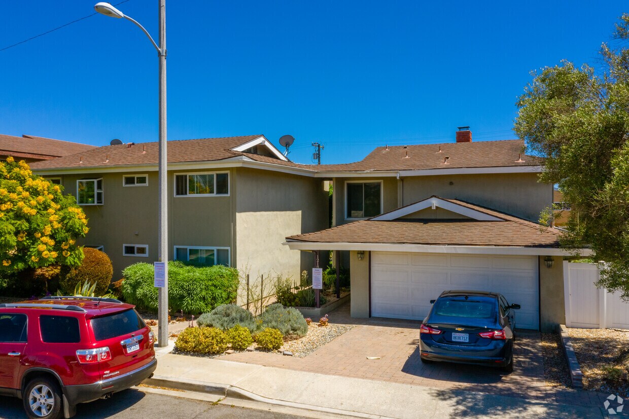 1218 Agate Street Apartments in Redondo Beach, CA