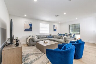 Building Photo - 825-827 Southwest 14th Street-SI FL1-ID1475658P