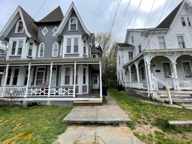 Building Photo - 97 York St