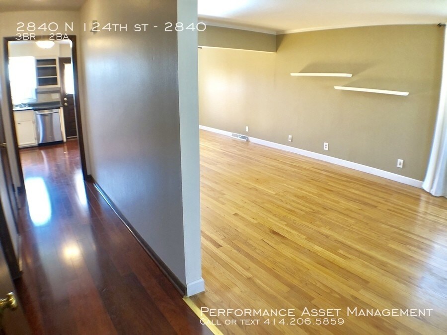 3BR Wauwatosa Townhouse Apartment for Rent in Wauwatosa, WI