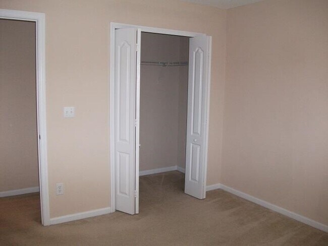 Foto del edificio - 9 Hannah Cole Dr