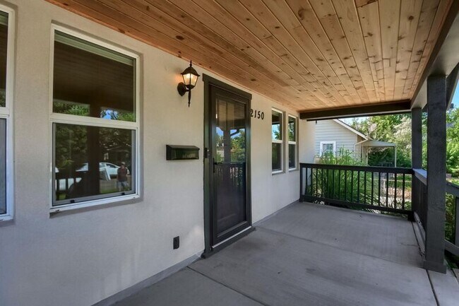 Foto del edificio - 2150 S Williams St