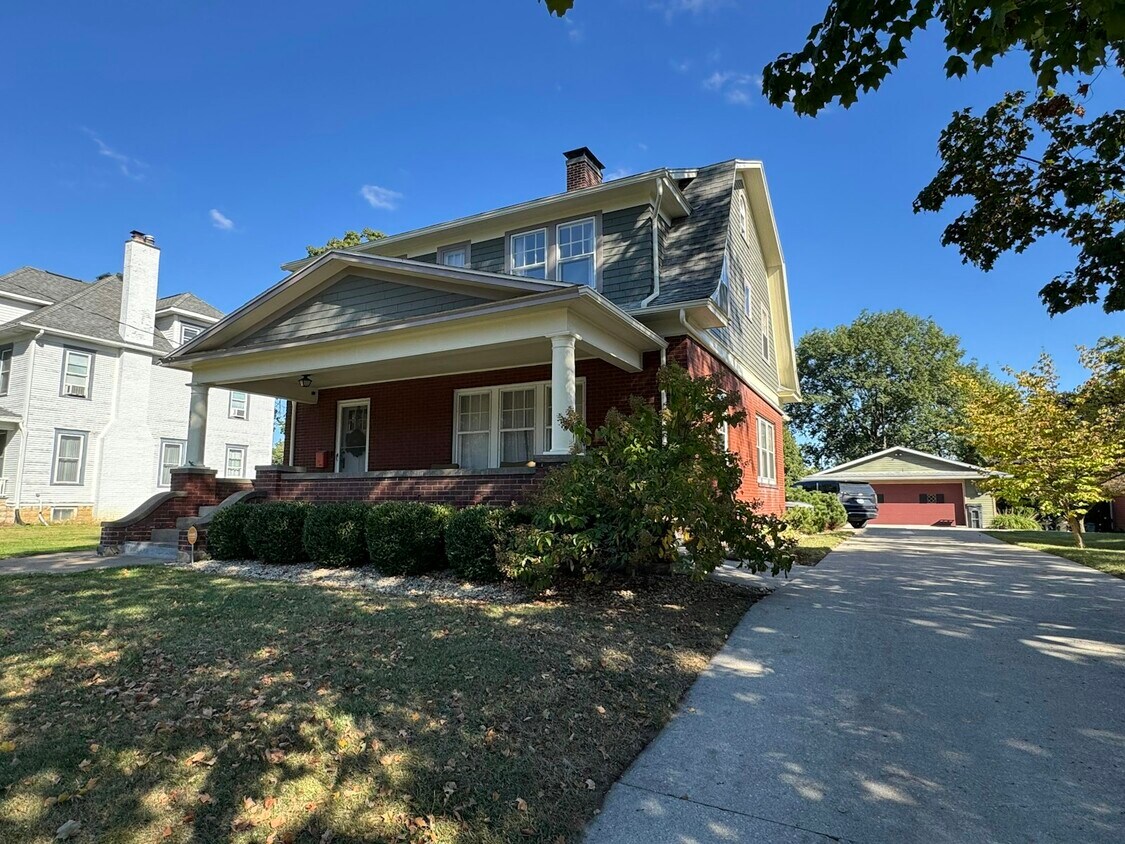 Primary Photo - 808 Castalia St