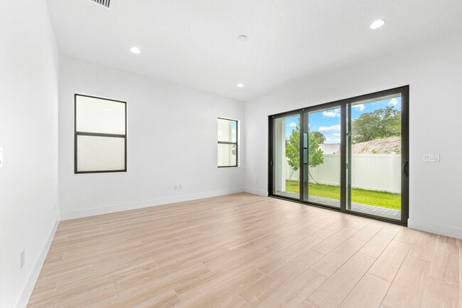 Building Photo - 1450 SW 23rd St