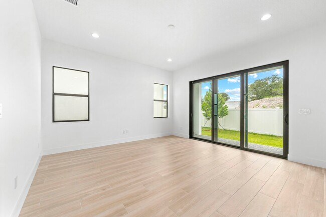 Foto del edificio - 1450 SW 23rd St
