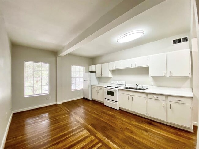 Building Photo - 4021 Mandell St