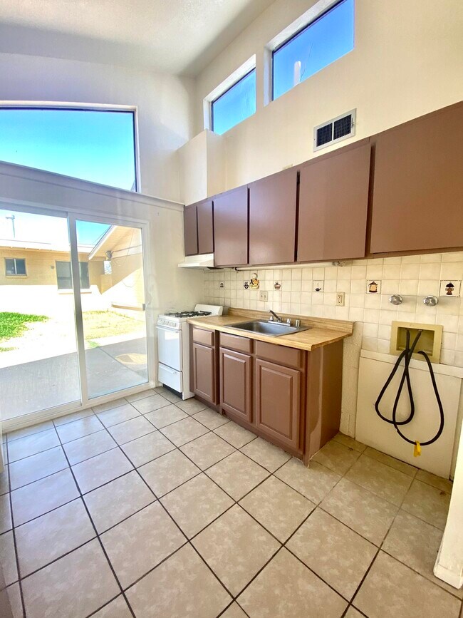 Foto del edificio - 3701 Hercules Ave