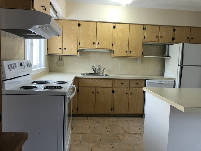 Building Photo - 550 Main St