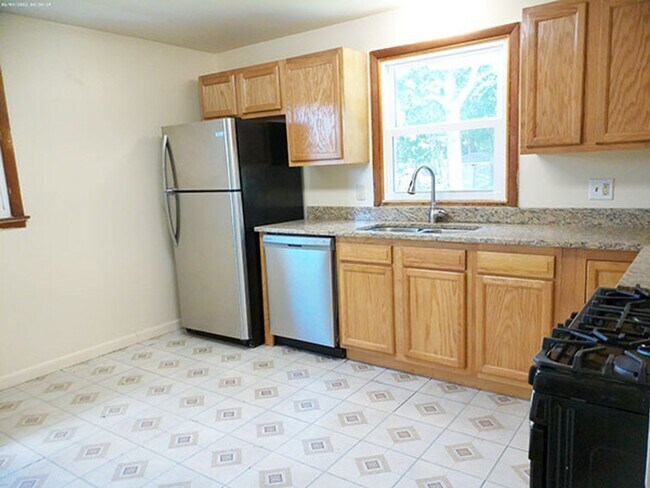 Foto del edificio - Bright  Second Floor Flat Across from Barr...