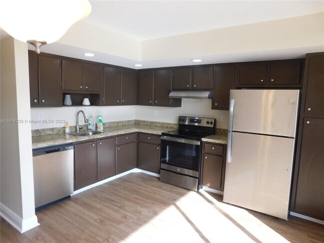 Foto del edificio - 8045 SW 107th Ave