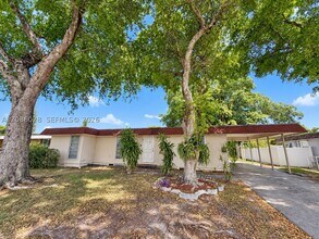 Building Photo - 7804 NW 73rd Terrace