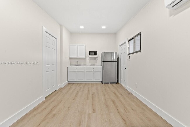 Building Photo - 9370 Nassau Dr