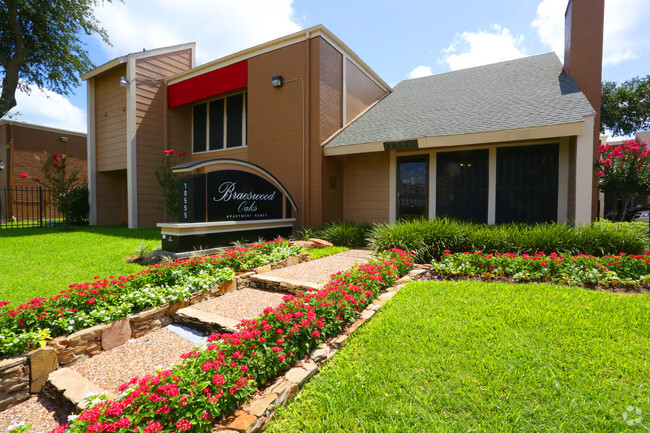 Exterior - Braeswood Oaks Apartments