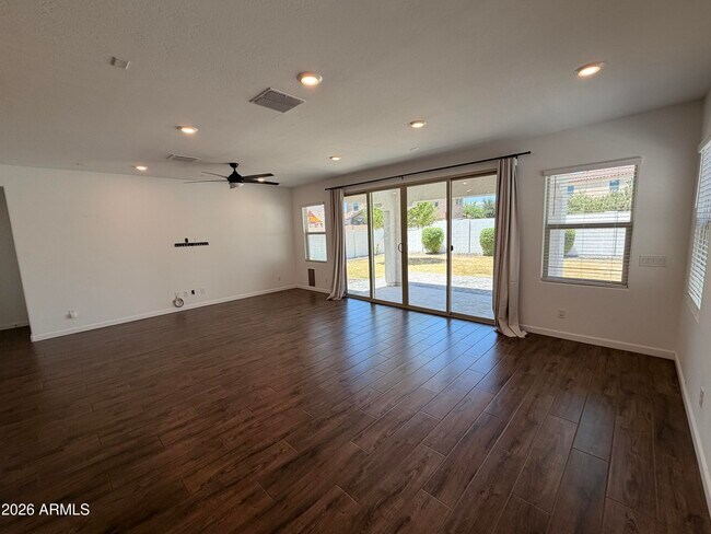 Foto del edificio - 9948 E Thornbush Ave